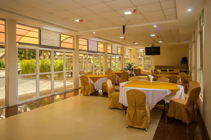 Ballroom/Hall 23 of 34