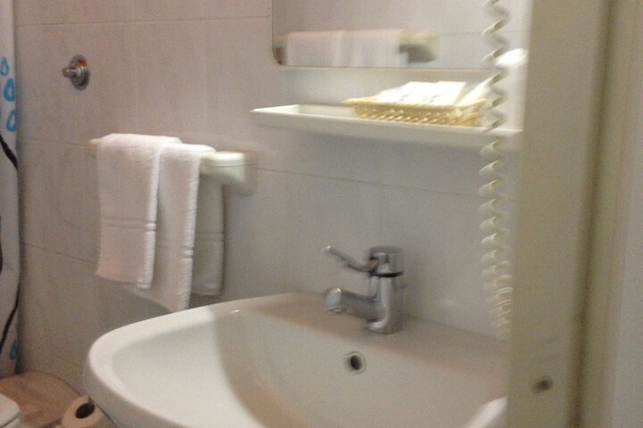 Room 18 of 48