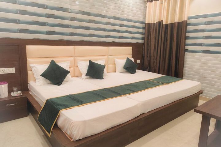 Room 2 of 30