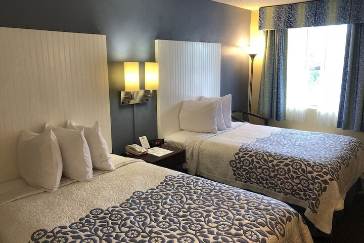 2 Double Beds (11 of 12)