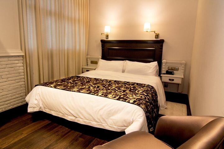 Room 6 of 37