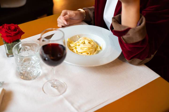 Dining 35 of 44