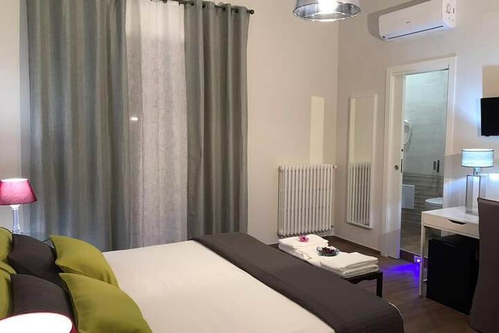 Room 6 of 34