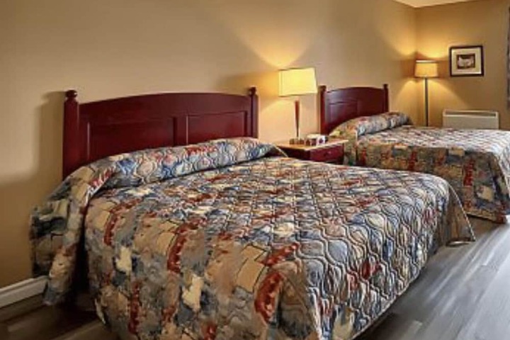 Room 10 of 18