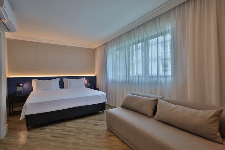 Room 56 of 143