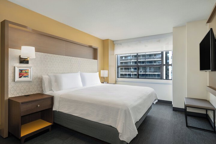 1 Queen Bed (1 of 12)