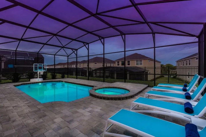 Pool 14 of 29