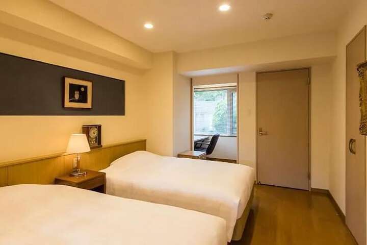 Room 9 of 43