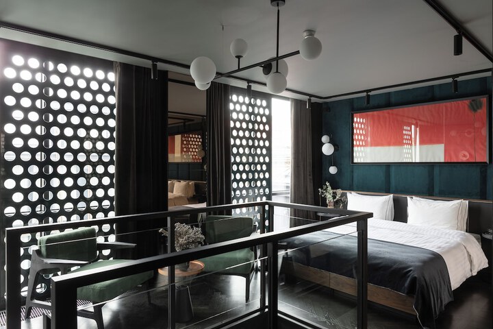 Room 33 of 90