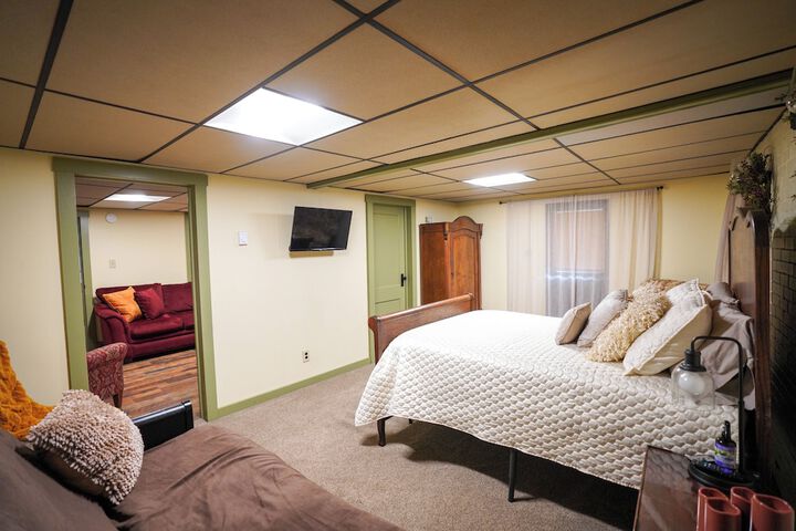 Room 35 of 230