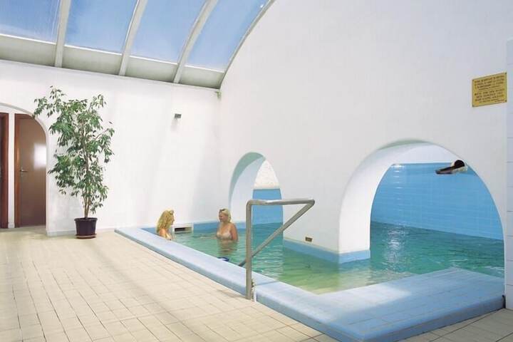 Pool 23 of 33