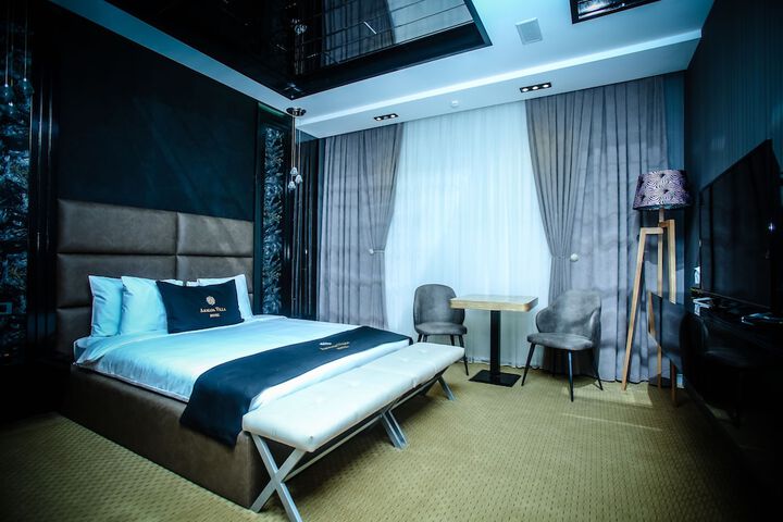 Room 3 of 38