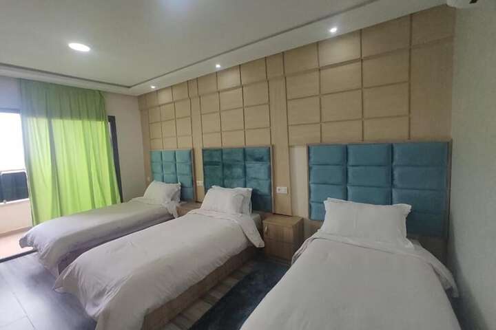 Room 4 of 10