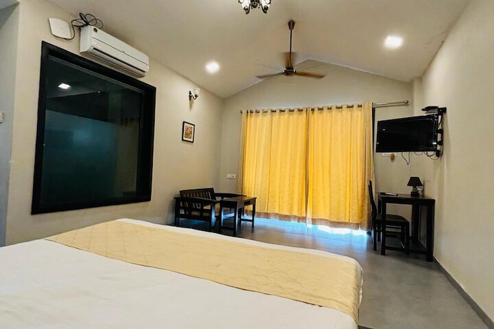 Room 4 of 23