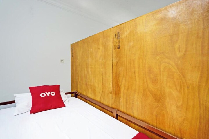 Room 7 of 32