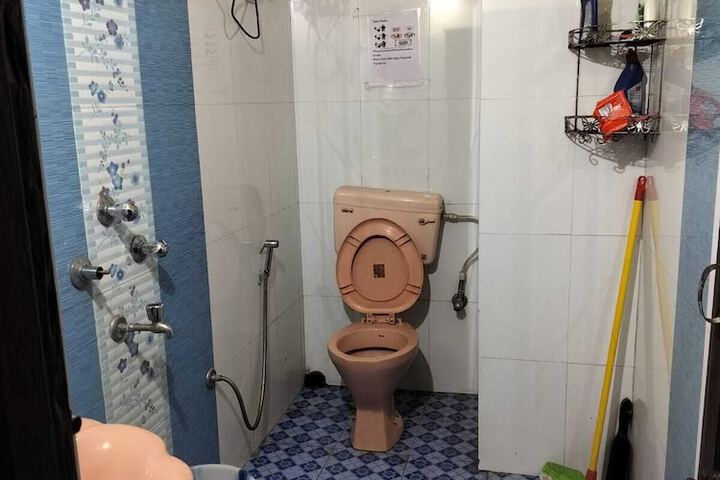 Room 10 of 77