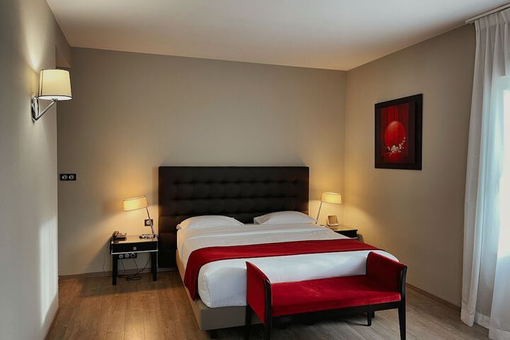 Room 8 of 37