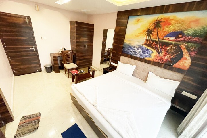 Room 10 of 40