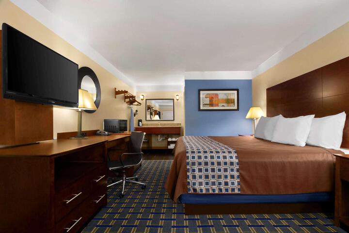1 King Bed Mobility Accessible (3 of 7)