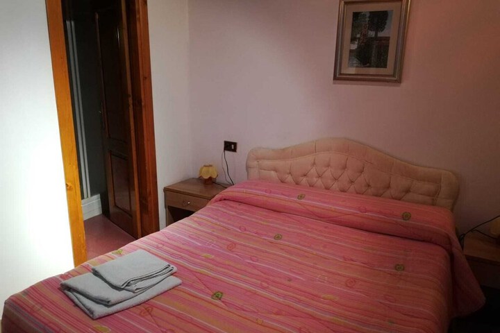 Room 5 of 53