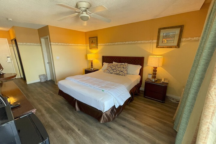 Room 26 of 65