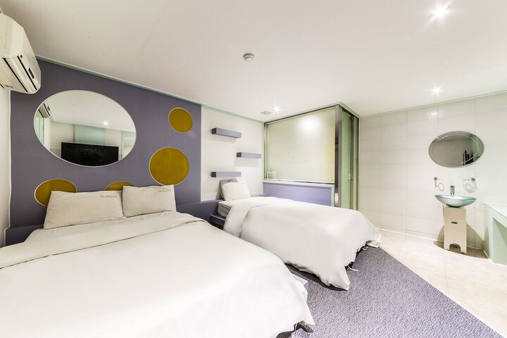 Room 34 of 54