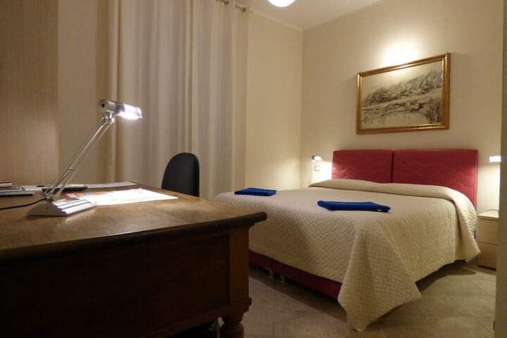 Room 6 of 32
