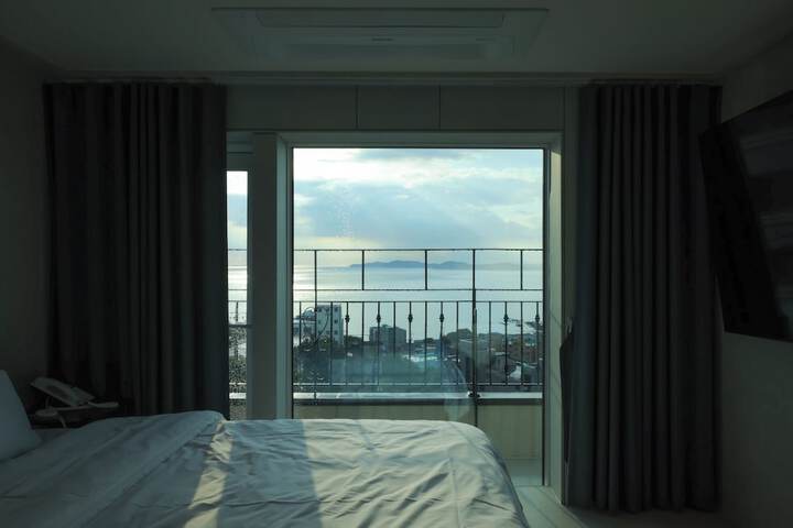 Room 37 of 80