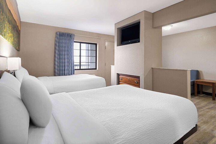 2 Double Beds (8 of 9)