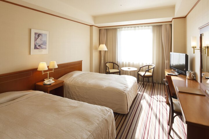 Room 8 of 32