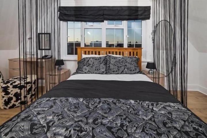 Room 10 of 74