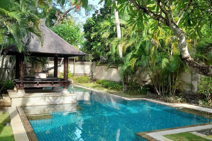 Hotel Pool