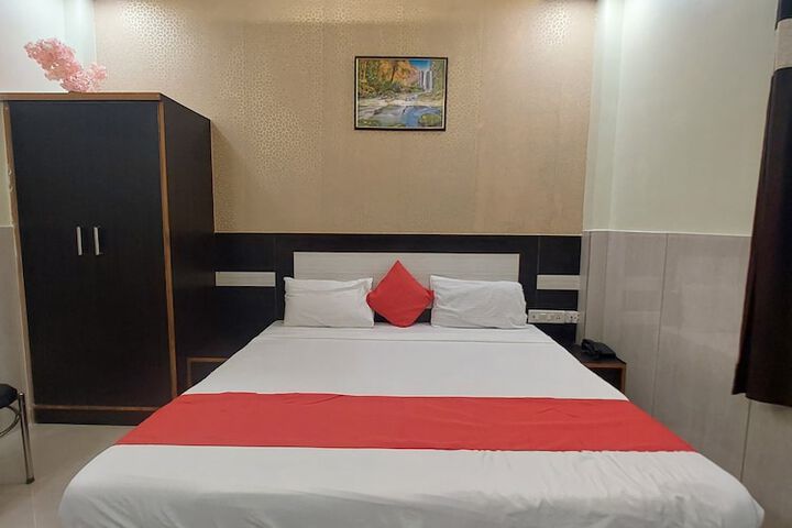 Room 9 of 76