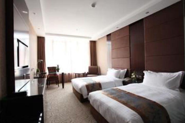 Room 4 of 32