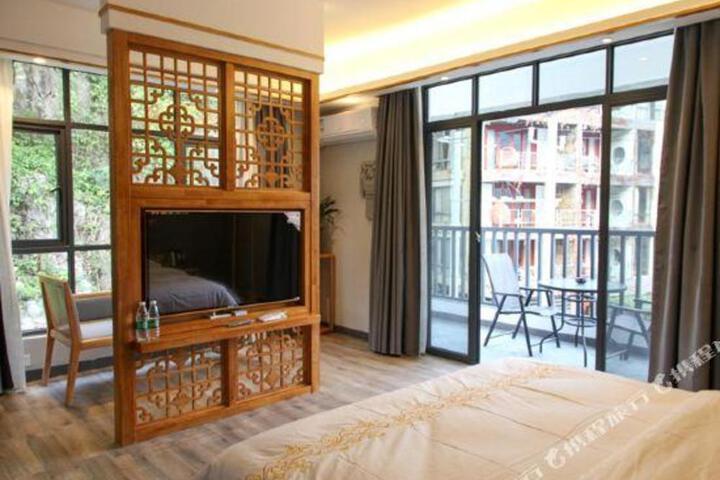 Xiangyunge Holiday Hotel