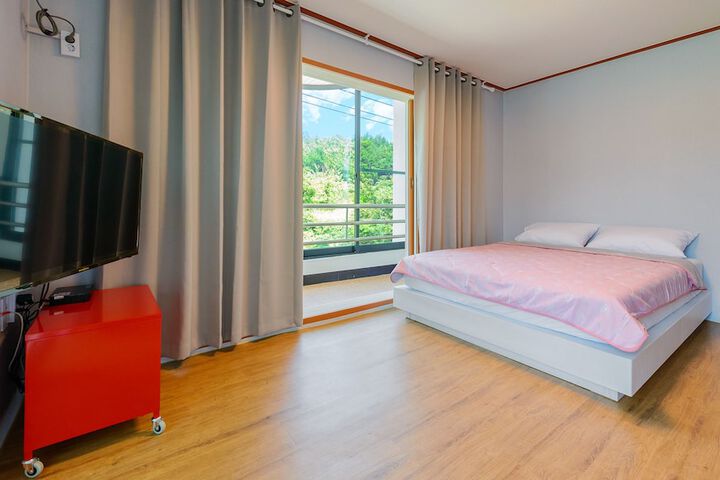 Room 20 of 102