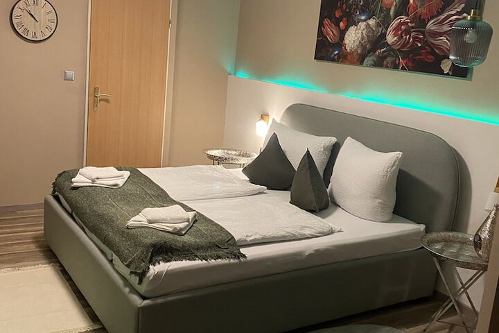 Room 4 of 10