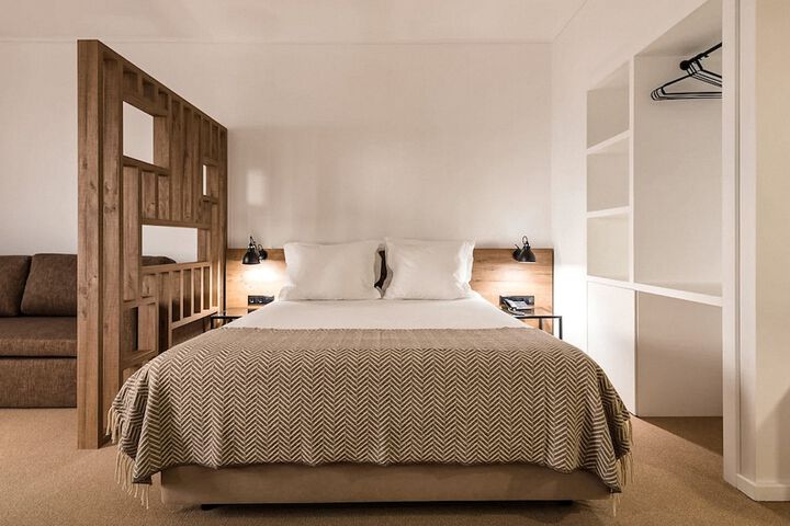 Room 3 of 44