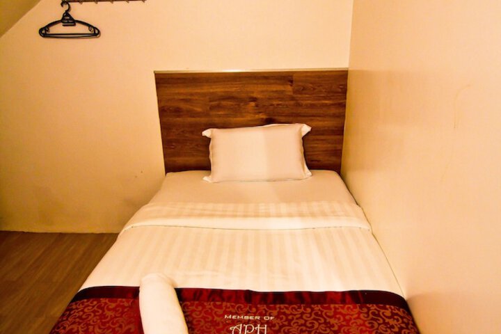 Room 14 of 36