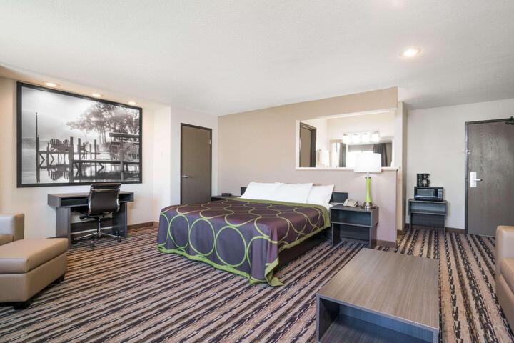 1 King Bed Deluxe Room (9 of 19)