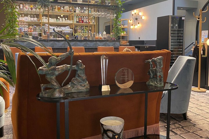 Lounge 49 of 82