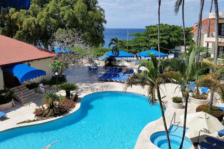 Hotel Pool
