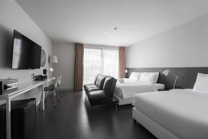 Room 4 of 37