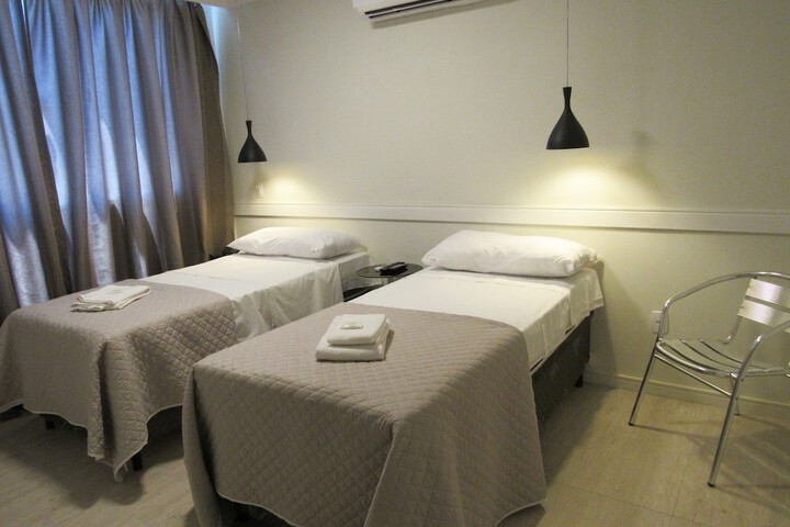 Room 12 of 80