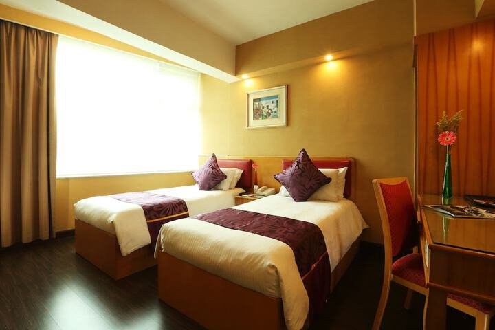 Room 6 of 29