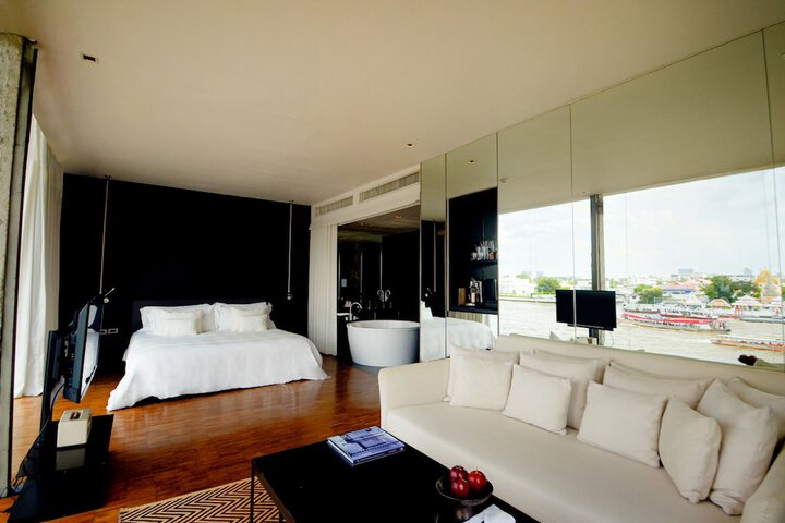 Room 33 of 76