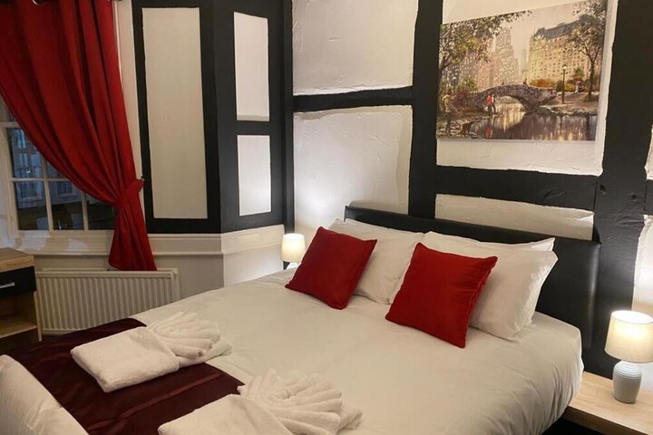 Room 5 of 18