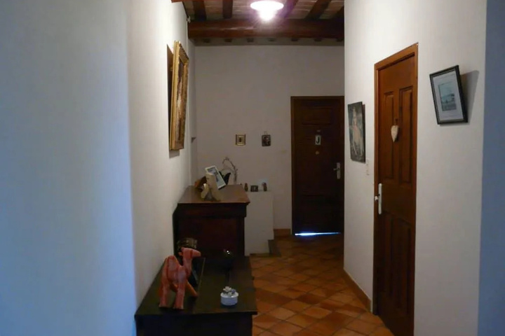 Room 9 of 14