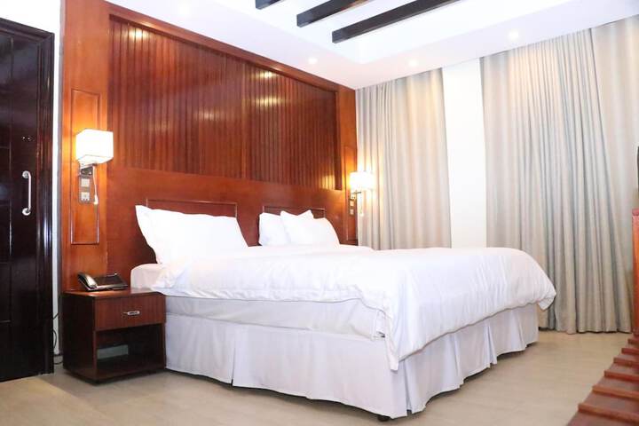 Room 10 of 46