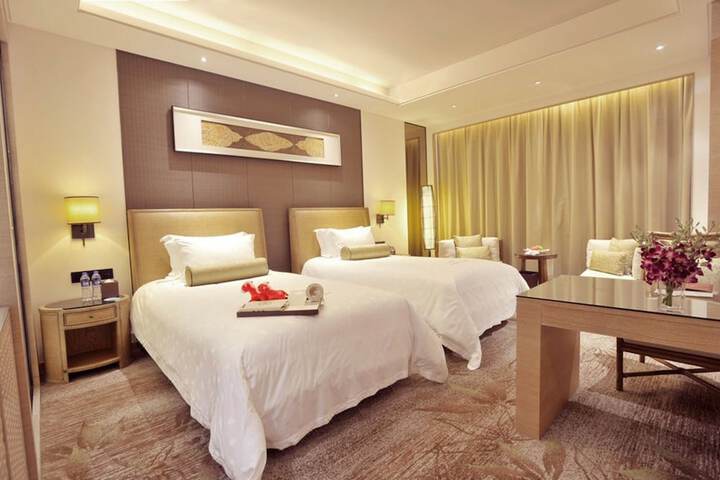 Room 6 of 75